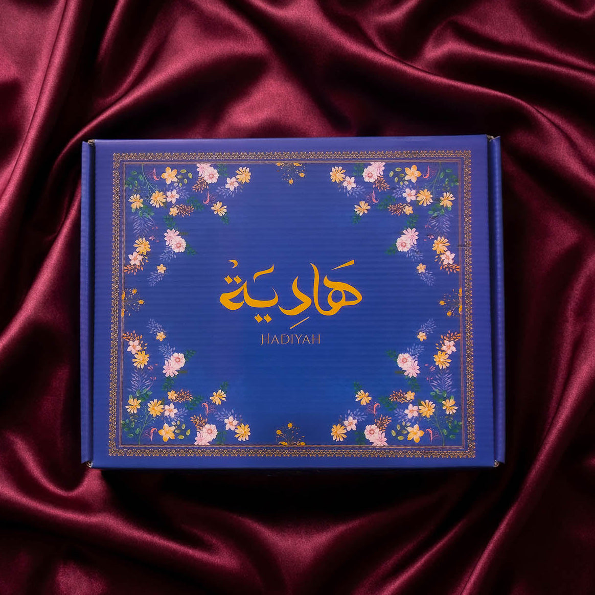 بوكس هدايا حجابات ملكي من براند هادية - تغليف فاخر مناسب للهدايا والمناسبات
Hadiyah Royal Hijab Gift Box - Luxury Packaging for Special Occasions and Gifts