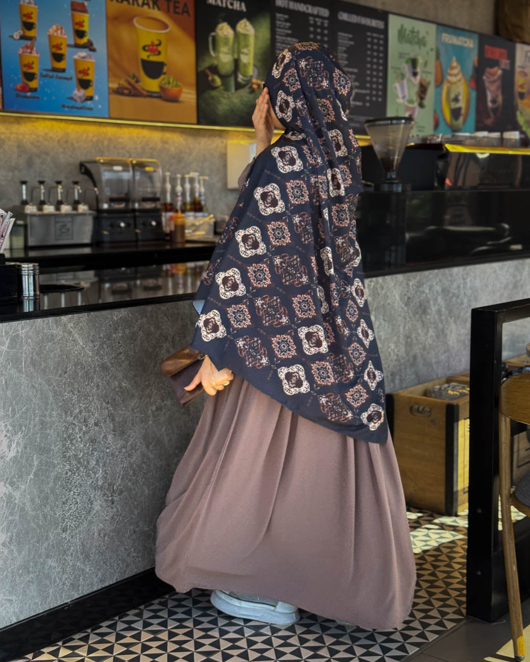 تميزي بقطعة فنية فريدة من كولكشن هادية - متاح الشحن السريع لجميع المحافظات والدول العربية.
Exclusive Limited Edition Petrol Blue Hijab - Fast Global Shipping for International Customers.