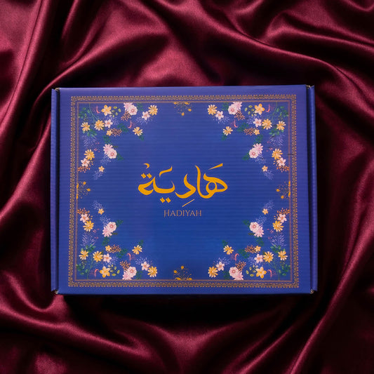 بوكس هدايا حجابات ملكي من براند هادية - تغليف فاخر مناسب للهدايا والمناسبات
Hadiyah Royal Hijab Gift Box - Luxury Packaging for Special Occasions and Gifts