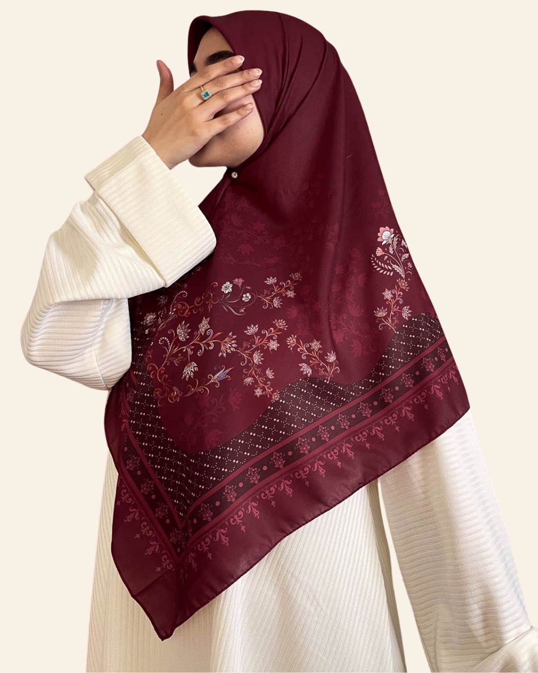 طرحة شيفون ملكي فاخرة متوفرة للشحن الدولي لمصر والسعودية والإمارات - براند هادية
Premium Royal Chiffon Hijab - Worldwide Shipping to Egypt, KSA, and UAE by Hadiyah